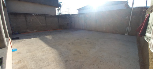 Casa 150m, 2 Quartos, 2 Banheiros, Cozinha, Lavanderia, Sala, Varanda, Terraço, 5+ Vagas