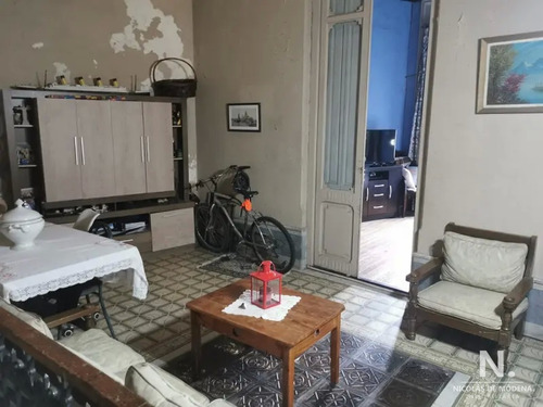 Vende Ph En Montevideo, De 4 Dormitorios.