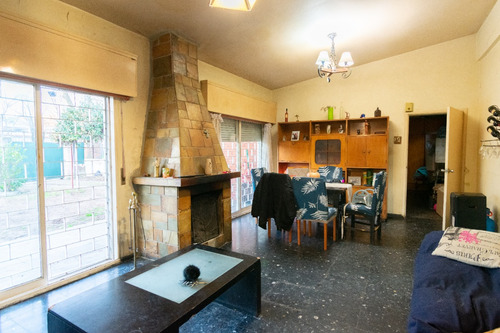 Venta Casa Atahualpa, 3 Dorm, 1 Baño, Cochera X 3, Jardín Y Patio C/parrillero