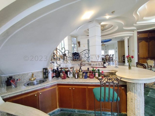 Jip 25-13586: Rentahouse Vende Magestuosa Casa De 920mts2, Rodeada De Hermosos Jardines Y Espectaculares Ambientes De Lujo. En Urb El Castaño. Maracay