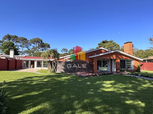 Punta Del Este Casa En Venta De 3 Dormitorios En Barrio Cantegril