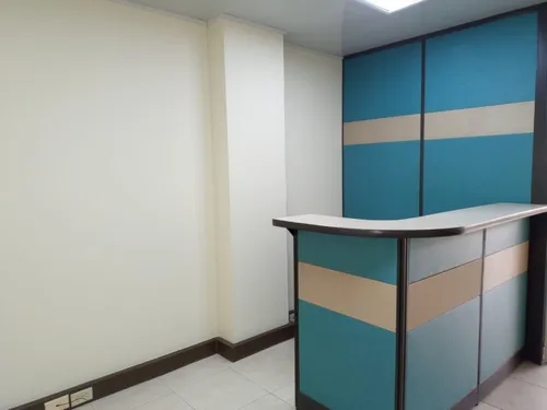 Oficina En Venta En El Lago. Cod V16477