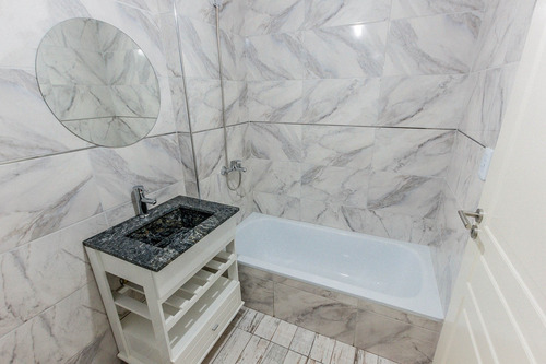 En Venta. Ph. 2 Amb. Patio Y Terraza Propios. Sin Expensas.