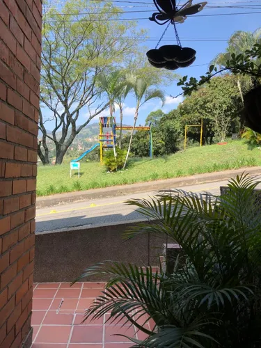 Tu Hogar Ideal, Casa Unifamiliar Remodelada En Unidad Con Piscina, 4 Alcobas Y Parqueadero 120m. Excelente Precio.
