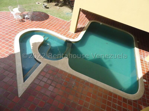 Si Te Piensas Retirar O Tienes Un Familiar En Esa Condición Y Quires Llevar Y Mantener Una Extraordinaria Calidad De Vida?. La Tienes En Caracas . Inclusive Como Inversión. Está En Las Marias