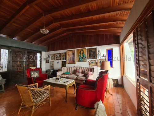 Amplia Y Comoda Casa Con Dos Niveles Y Muy Buena Distribución En Venta En El Cafetal, 25-4856