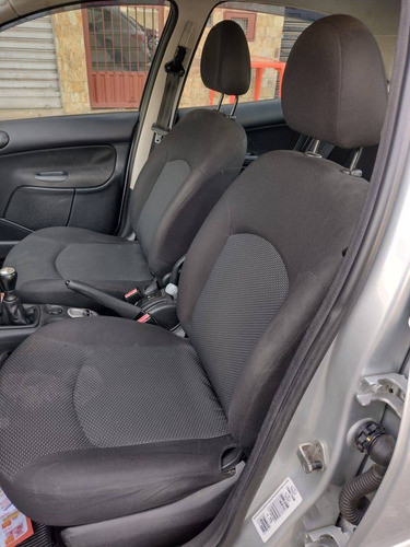 Imagem 6 de 8 de Peugeot 207 1.4 Active 8v Flex 4p Manual