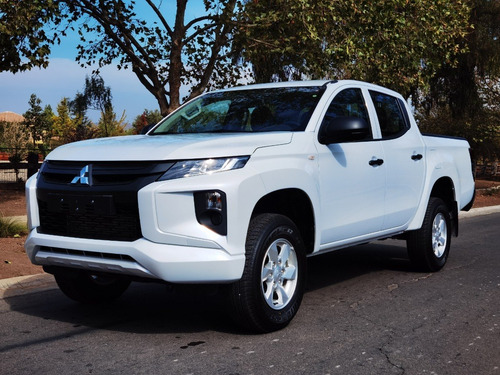 Imagen 2 de 11 de 2022 Mitsubishi L200 Work