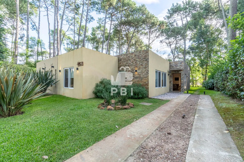 Casa En Venta En Solanas Country, Punta Ballena - Ref : Pbi14629