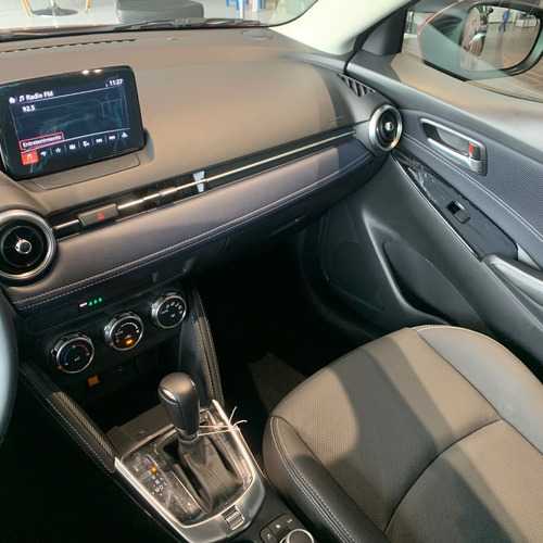 Imagen 9 de 12 de Mazda 2 Sedan Grand Touring Lx Rojo
