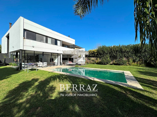 Casa En Venta En 2 Plantas En Santa Barbara Tigre Lote De 935 M2 Interno