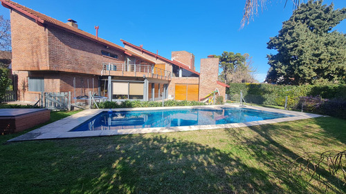 Chalet En Venta En Campo Chico Pilar