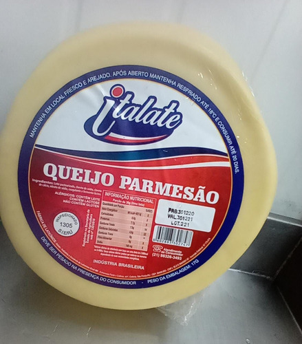Imagem 1 de 4 de Parmesão Peças Inteira