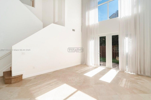 Casa Chalet En Venta En Sunny Isles, Miami, Florida