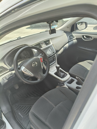 Nissan Sentra 1.8 Advance Mt