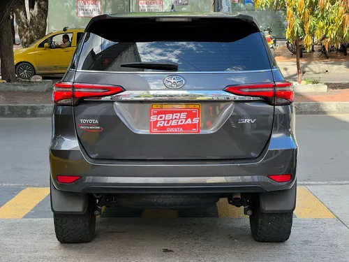 Toyota Fortuner 2.7l Mid