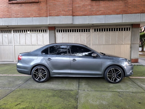 Imagen 3 de 11 de Volkswagen Jetta 2014 2.5 Trendline Blindado 2 Plus