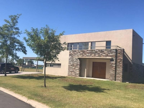 Imagen 3 de 18 de Casa En Venta En Barrio El Canton Maroto Propiedades