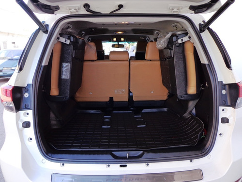 Imagen 13 de 18 de Toyota Fortuner Dubai Vxr 2019 V6 4x4 Automático