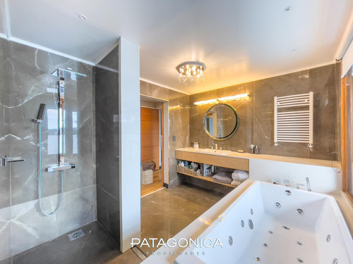 Venta- Unica E Impactante, Casa 5 Amb, Costa De Lago C/amenities, Villa La Angostura