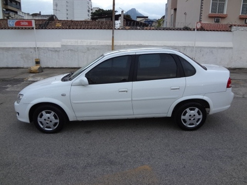 Imagem 3 de 6 de Chevrolet Classic 1.0 Mpfi Ls 8v Flex 4p Manual