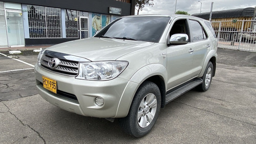 Imagen 1 de 15 de Toyota Fortuner 2011
