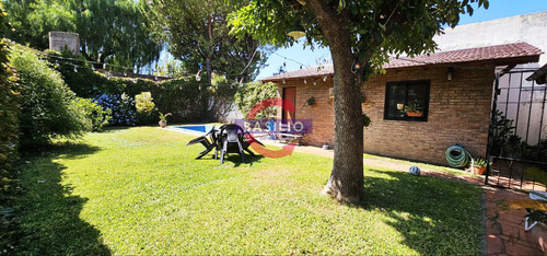 Venta Imponente Casa 6 Ambientes Con Cochera, Jardín Y Pisci
