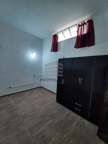 Imagen 10 de 12 de Gran Apartamento Estilo Casa En Aguada