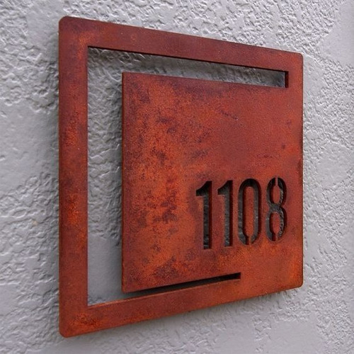 Placa Em Aço Corten Com Números Vazados - Vertical