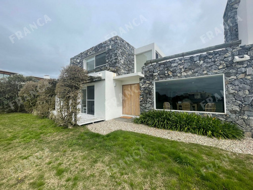 Casa En Alquiler Temporario En Club De Mar, José Ignacio. (ref: Fro-613)