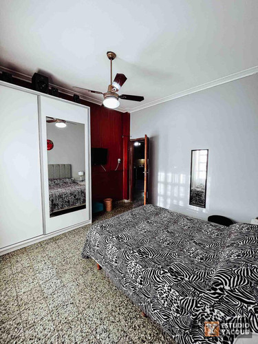 Casa En Venta - 2 Dormitorios 1 Baño - Cocheras - 420mts2 - Berisso