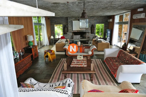 Exclusiva Casa En José Ignacio, Mansion Frente Al Mar En Venta , 6 Dormitorios.