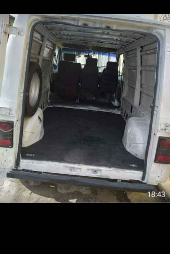 Imagem 3 de 8 de Trafic Furgão A Diesel