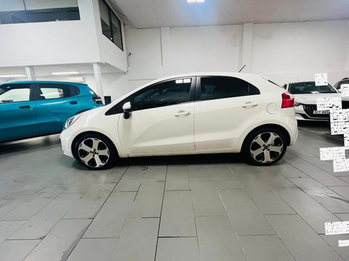 Imagen 15 de 22 de Kia Rio Amaya Pocitos