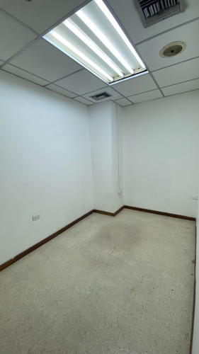 Edificio Comercial En Venta. Bello Monte-el Recreo. 710 M2. 3 Puestos Techados. Listo Para Mudarse!
