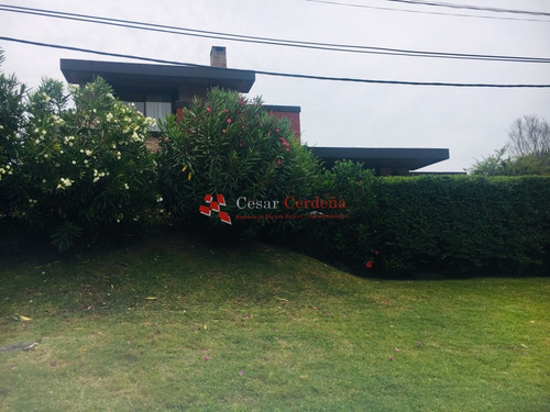 Excelente Casa En Venta - Zona Residencial De Colegios- Ref: 1366