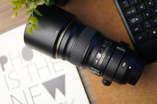 Nikon Af-s 300mm F/4e Pf Ed Vr - Full Frame - Profissional! F Mount - Dslr Preto (Usado)
