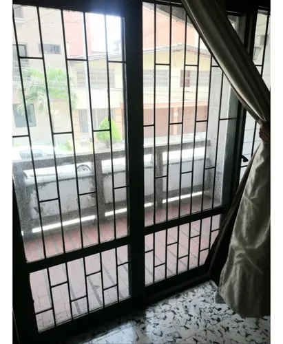 Venta De Casa Unifamiliar Con Aire En La Castellana.