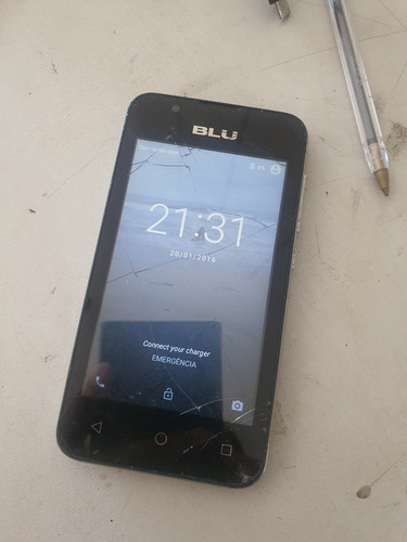 Celular Blu Advanced 4 Touch Trincado