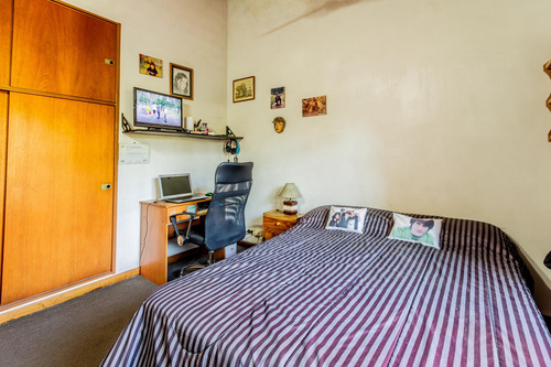 Venta - Casa - 5 Ambientes - Cochera - Pileta - Parrilla - Amplío Jardín - Lote Propio
