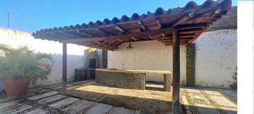 Imagen 11 de 12 de Linda, Cómoda Y Amplia Casa Ideal Para Vivir O Vacacional En Juangriego #2916