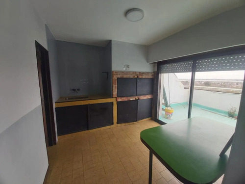 ! Vendo Depto. Amplio Con Dependencia Y Cochera Excelente Oportunidad ¡