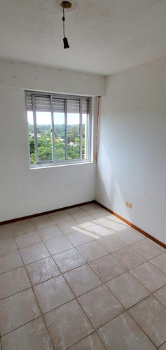 Apartamento En  Maldonado. 2 Dormitorios Y Cochera