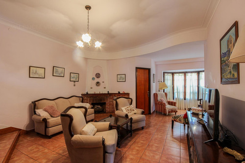 Venta De Casa 5 Ambientes Con Piscina En Haedo Sur