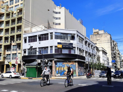 Terreno En La Esquina De La Av Corrientes Y Ayacucho, 37 Mts De Frente, Apto Para Construir 4.819 M2