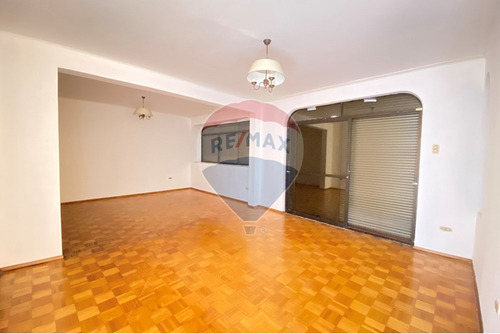 Casa En Jardines Del Sur Con Local Comercial
