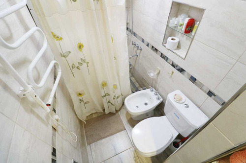 Oportunidad: Casa Con Dos Ph Y Gran Jardín