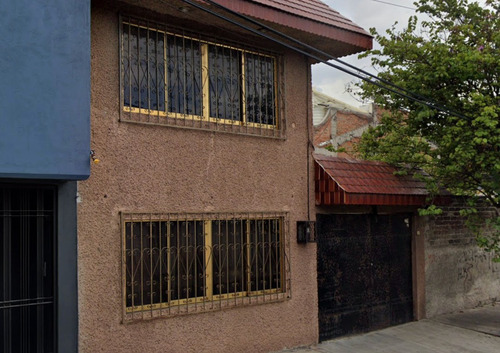 Casa En Venta En Juan Escutia, Iztapalapa En Calle De Gral. Juan Enriquez # 279. Cd*
