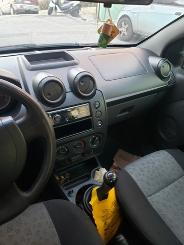 Imagem 6 de 9 de Ford Fiesta Sedan 2012 1.6 16v Se Flex 4p