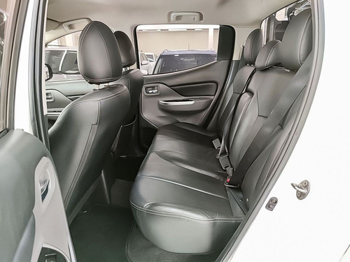 Imagem 8 de 17 de Mitsubishi L200 Triton 2.4 16v Turbo Sport Hpe Cd 4x4
